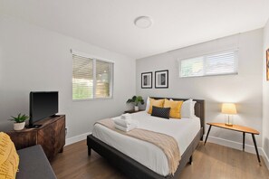 4 bedrooms, iron/ironing board, free WiFi, bed sheets