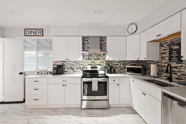 Microonde, forno, piano cottura, lavastoviglie