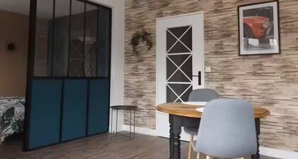 Briand : Beautiful bright apartment, near train station, ideal for couple