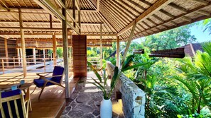 Terrace/patio - Tropical 3-bedroom villa in fabulous Penestanan walking distance to Ubud centre. (Bali)