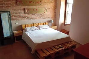 3 bedrooms, bed sheets