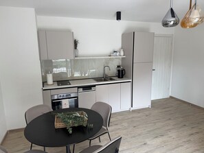 Private kitchen - Beautiful 2-bedroom apartment 50 meters from the beach in Gradac (Gradac)