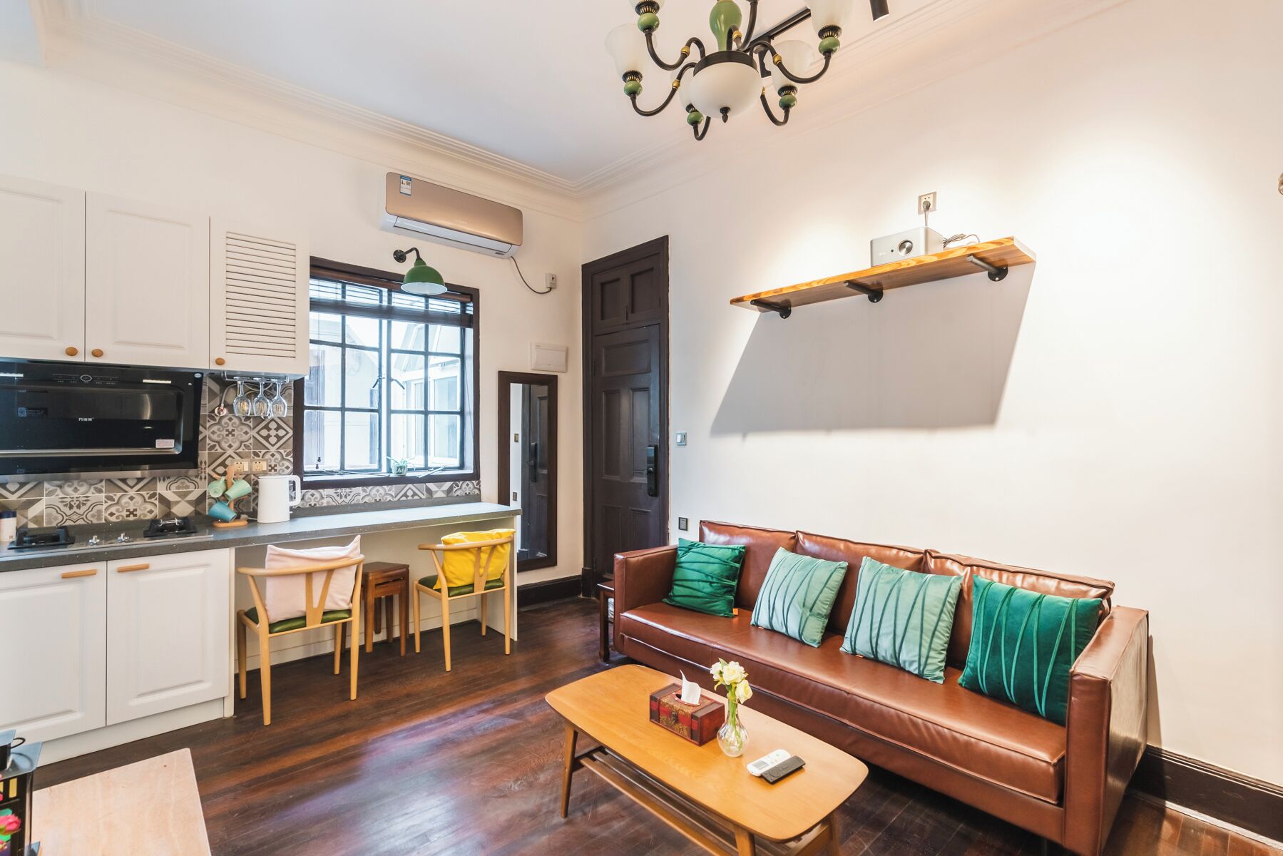 Suite | Living room | Flat-screen TV