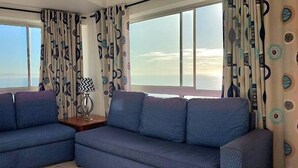 Deluxe appartement, uitzicht op zee | Woonruimte