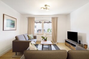 TV - Apartment 'Waldmariechen' with Shared Garden, Balcony and Wi-Fi (Neresheim)