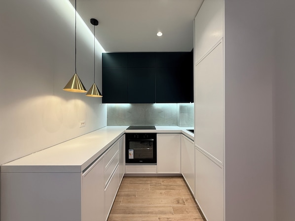 Micro-ondes, four, plaque de cuisson