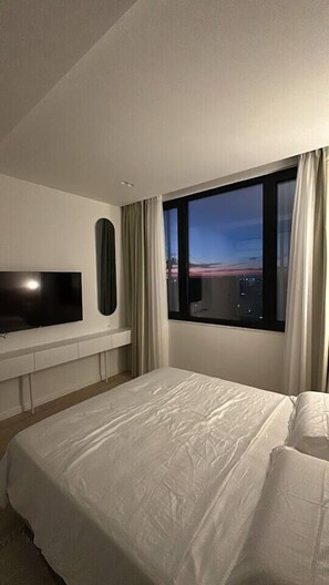 Bureau, fer et planche à repasser, Wi-Fi, draps fournis