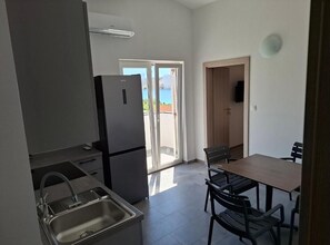 Apartament (Two Bedroom Apartment with Sea View () | Cuina privada | Frigorífic 