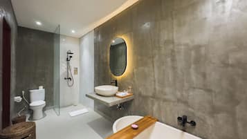 Villa, 1 Schlafzimmer, eigener Pool | Badezimmer | Badewanne und Dusche (separat), kostenlose Toilettenartikel, Handtücher
