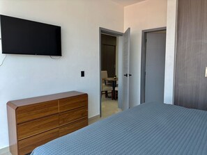 2 bedrooms, desk, iron/ironing board, WiFi