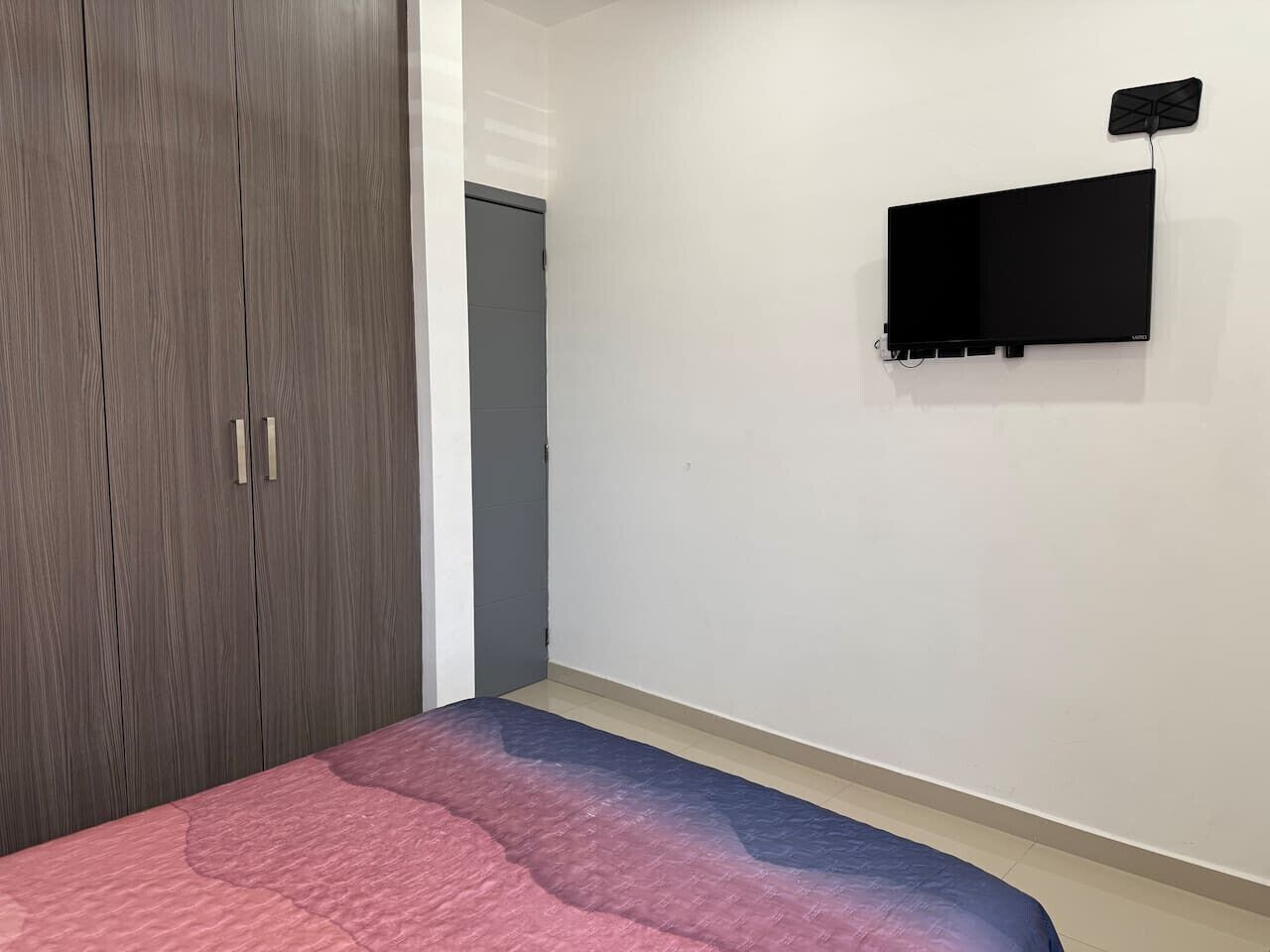 2 bedrooms, desk, iron/ironing board, WiFi