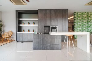 Superior Apartment, 4 Bedrooms, Balcony, City View | In-room dining