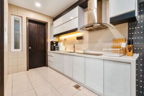 Superior-Apartment, 4 Schlafzimmer, Balkon, Stadtblick | Eigene Küche | Kühlschrank
