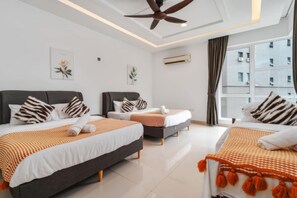 Departamento superior, 4 habitaciones, balcón, vista a la ciudad | Escritorio y espacio para trabajar con laptop