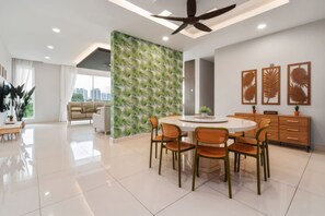 Superior Apartment, 4 Bedrooms, Balcony, City View | In-room dining