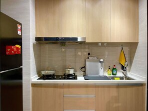 Appartamento Superior, 2 camere da letto, balcone, vista città | Cucina privata | Frigorifero