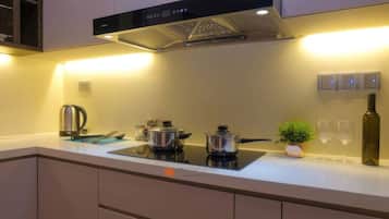 Superior Apartment, 2 Bedrooms, Balcony, City View | Private kitchen | Fridge