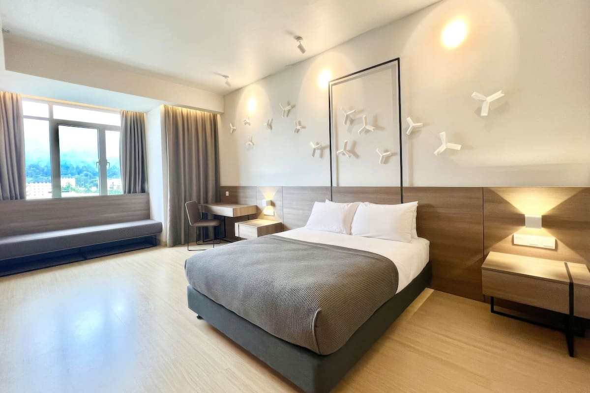 Superior Studio, 1 Queen Bed, Balcony, City View