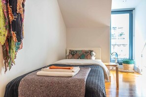 2 bedrooms, in-room safe, desk, iron/ironing board