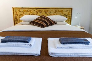 2 bedrooms, in-room safe, desk, iron/ironing board