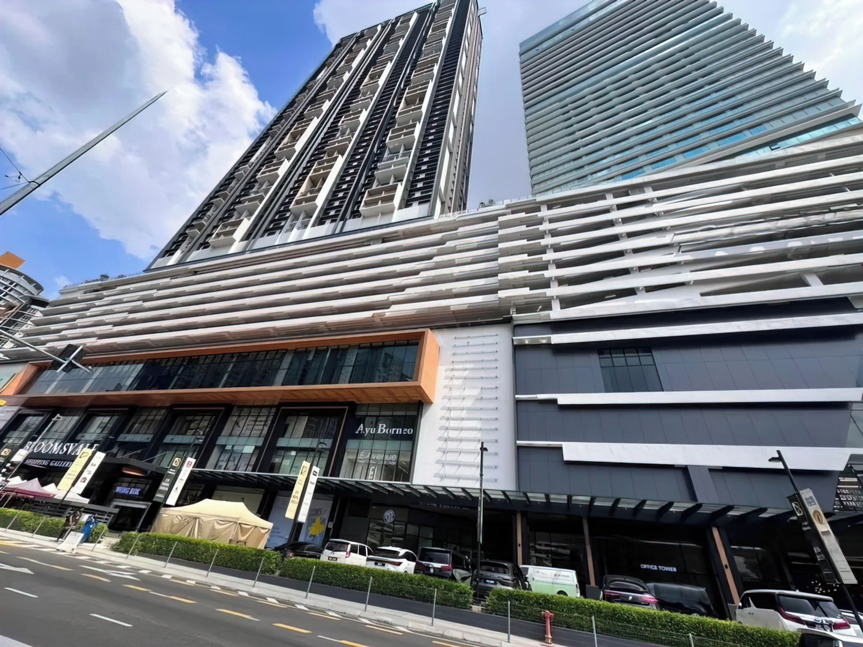 Vista frontal de la propiedad