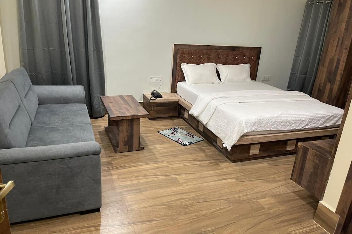 In-room safe, blackout curtains, free WiFi
