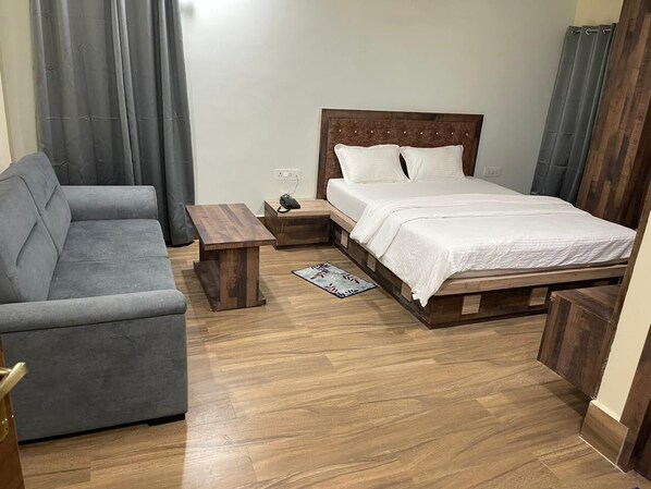 Family Suite | In-room safe, blackout drapes, free WiFi