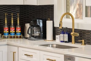 Refrigerador, horno, parrilla de estufa y lavavajillas 