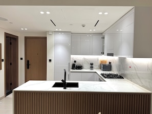 Micro-ondes, four, plaque de cuisson
