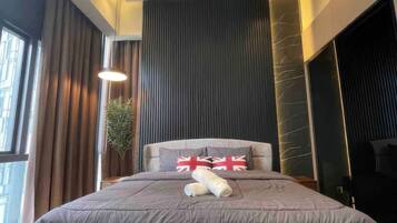 Desk, laptop workspace, iron/ironing board, free WiFi