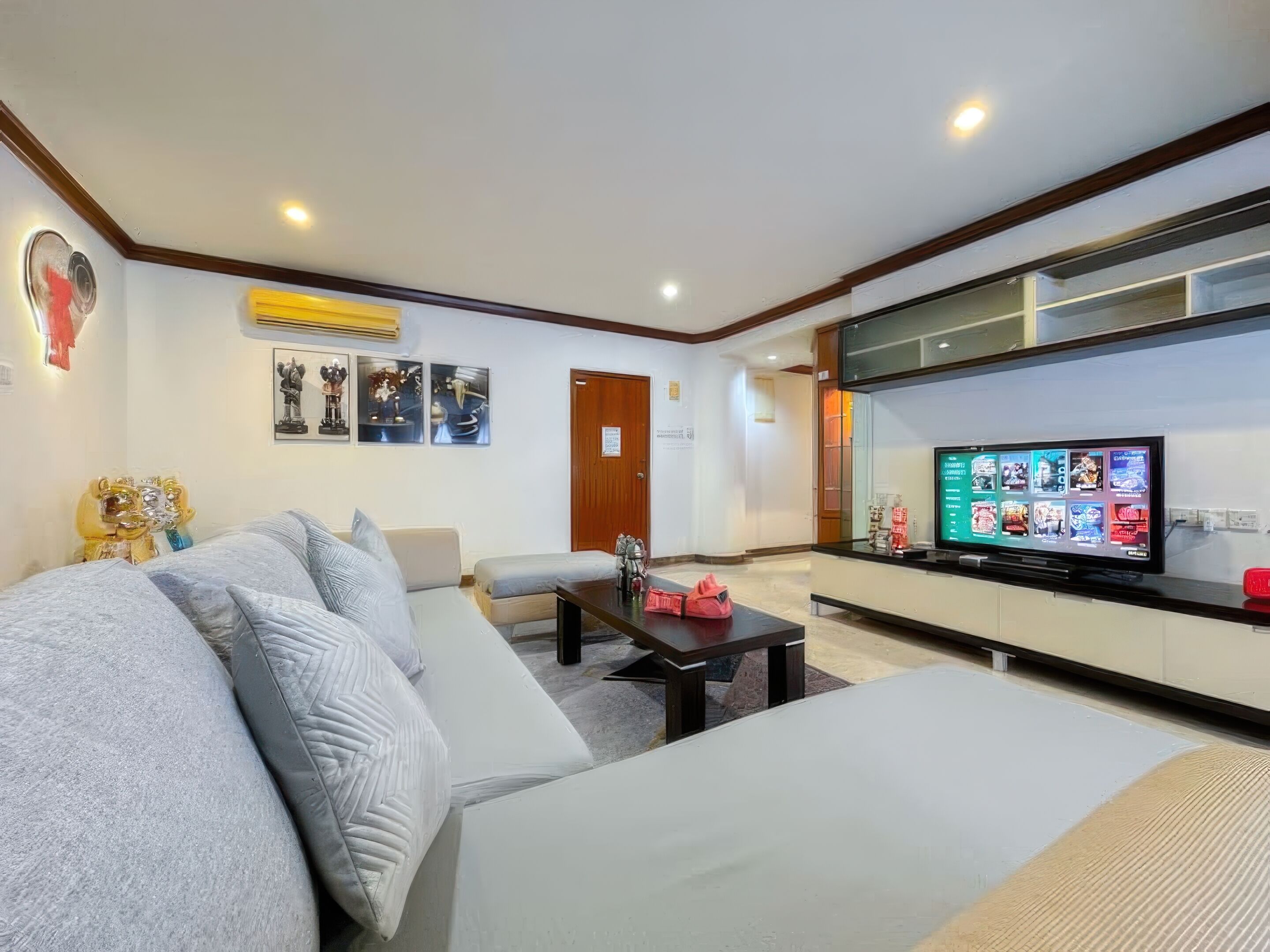 Superior Apartment, 3 Bedrooms, Balcony, City View | Living area