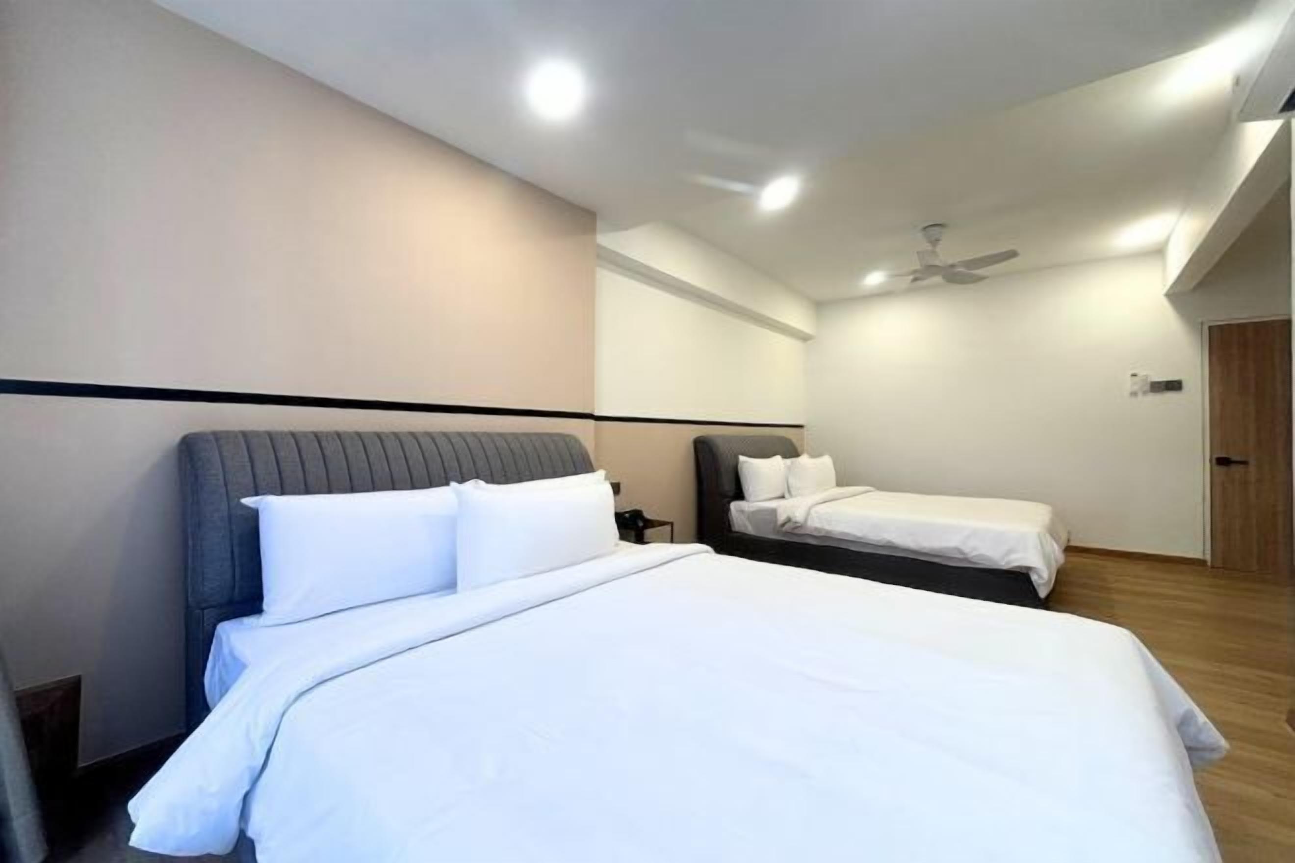 Bureau, espace de travail pour ordinateur portable