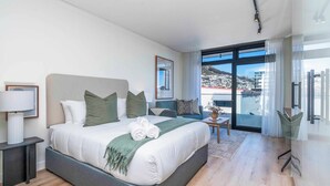 Standard Studio | In-room safe, iron/ironing board, WiFi (free) - The Sage Aparthotel by Totalstay (CAPE TOWN)