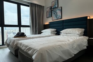 Apartamento superior, 1 habitación, balcón, vistas a la ciudad | Escritorio y espacio para trabajar con un portátil