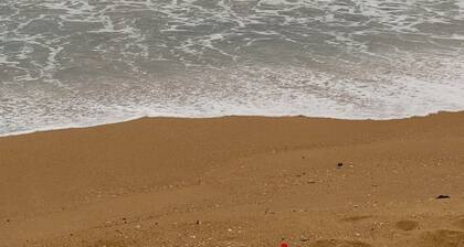 Galle Breeze Inn - 5 BR Beach Villa in Southern SriLanka Facing the Indian Ocean