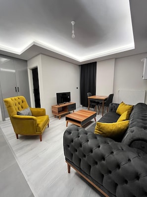 Kondo Ekonomi, 1 Tempat Tidur Queen dengan tempat tidur Sofa, dapur | Ruang kerja ramah laptop, setrika/meja setrika, dan Wi-Fi gratis