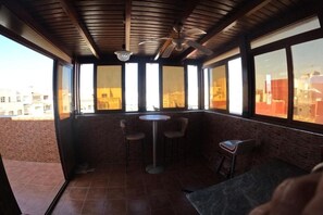 Dining - Spacious family accommodation (Martil)