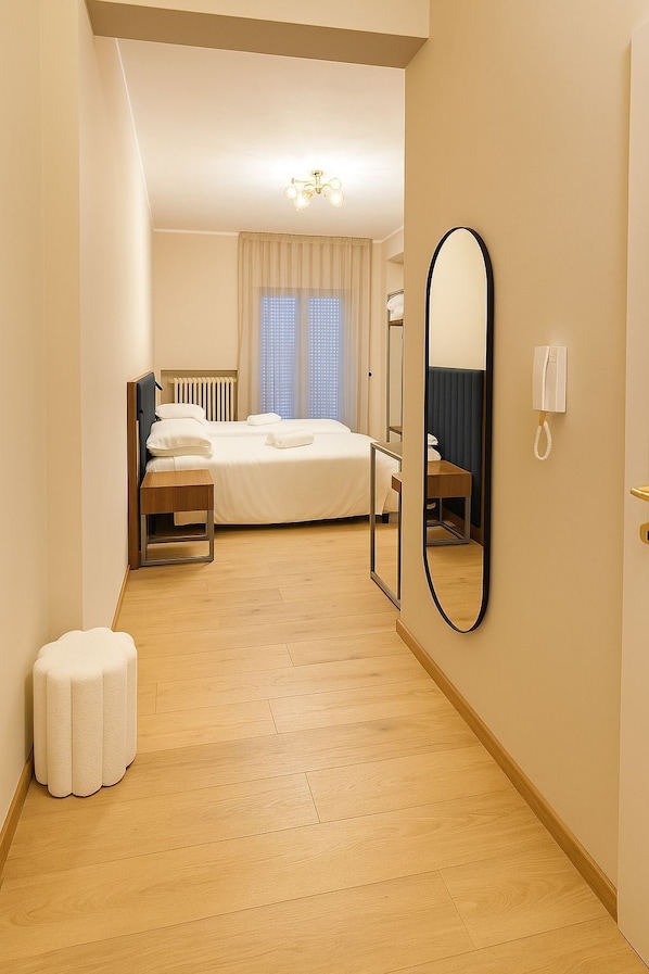 高级三人房, 阳台 | 客房内保险箱、熨斗/熨板、免费 WiFi