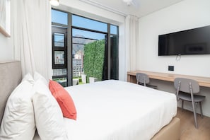 In-room safe, iron/ironing board, free WiFi