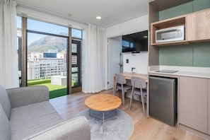 Appartement, 1 chambre, balcon, vue ville | Coin séjour