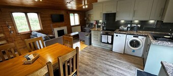 Serene Watermouth Cabin Retreat with Hot Tub & Stunning Coastal Views