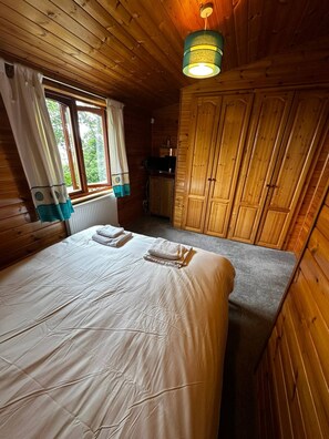 3 bedrooms, iron/ironing board, Internet, bed sheets
