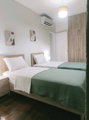 2 bedrooms, iron/ironing board, Internet, bed sheets