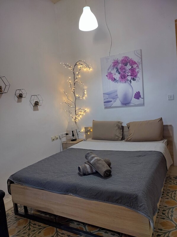 2 bedrooms, iron/ironing board, Internet, bed sheets