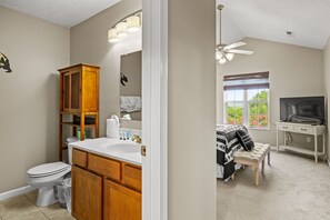 3 bedrooms, travel crib, WiFi, bed sheets