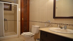 Shower, towels - Apt. Heliconia N 6 (Valle Gran Rey)