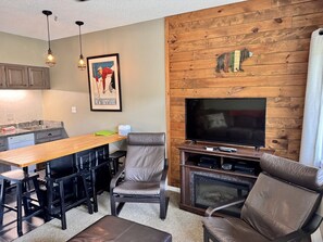 Smart TV, chimenea y tenis de mesa 