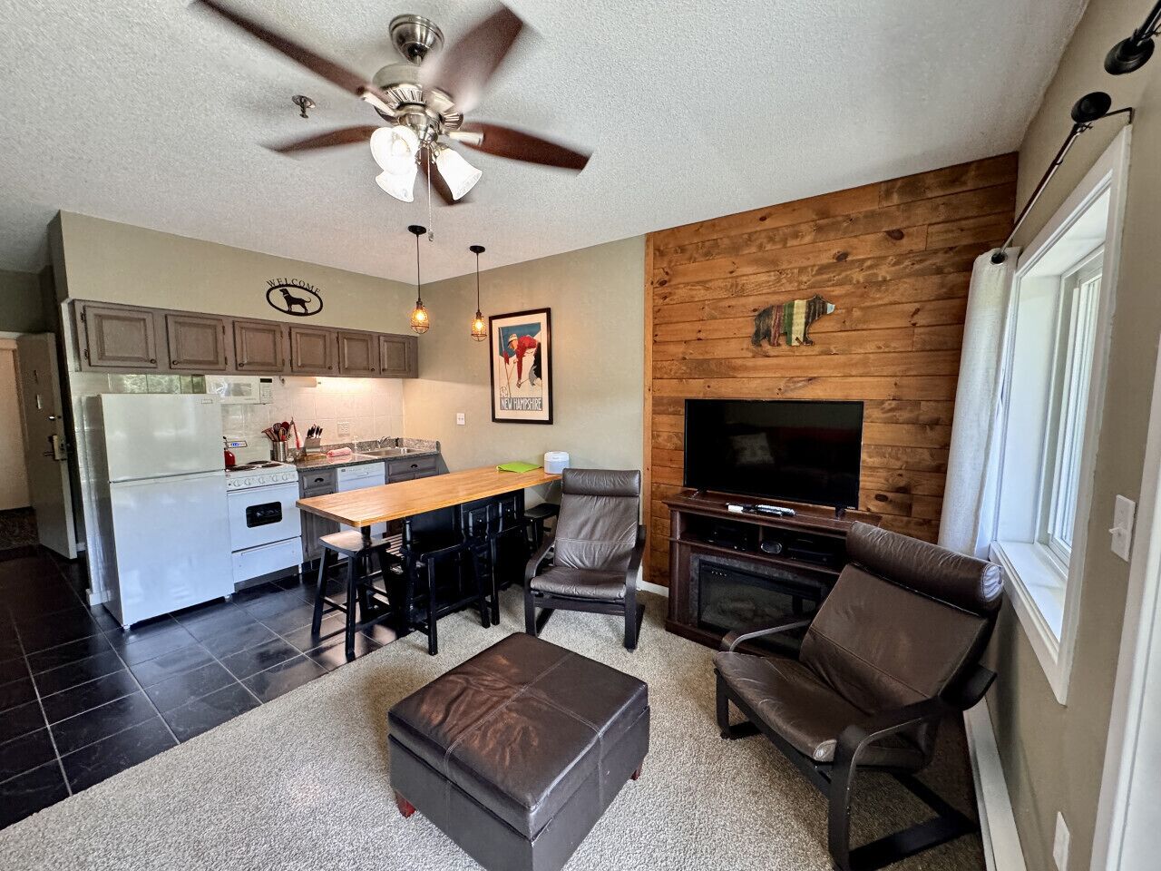 Smart TV, fireplace, table tennis