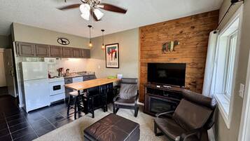 Smart TV, fireplace, table tennis