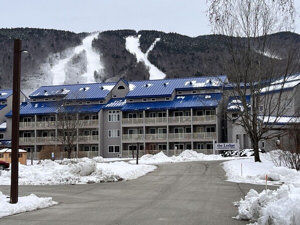 Exterior - Perfect 5.0 Stars - 1BR with Loon Mountain and River Views and Pool (Lincoln)